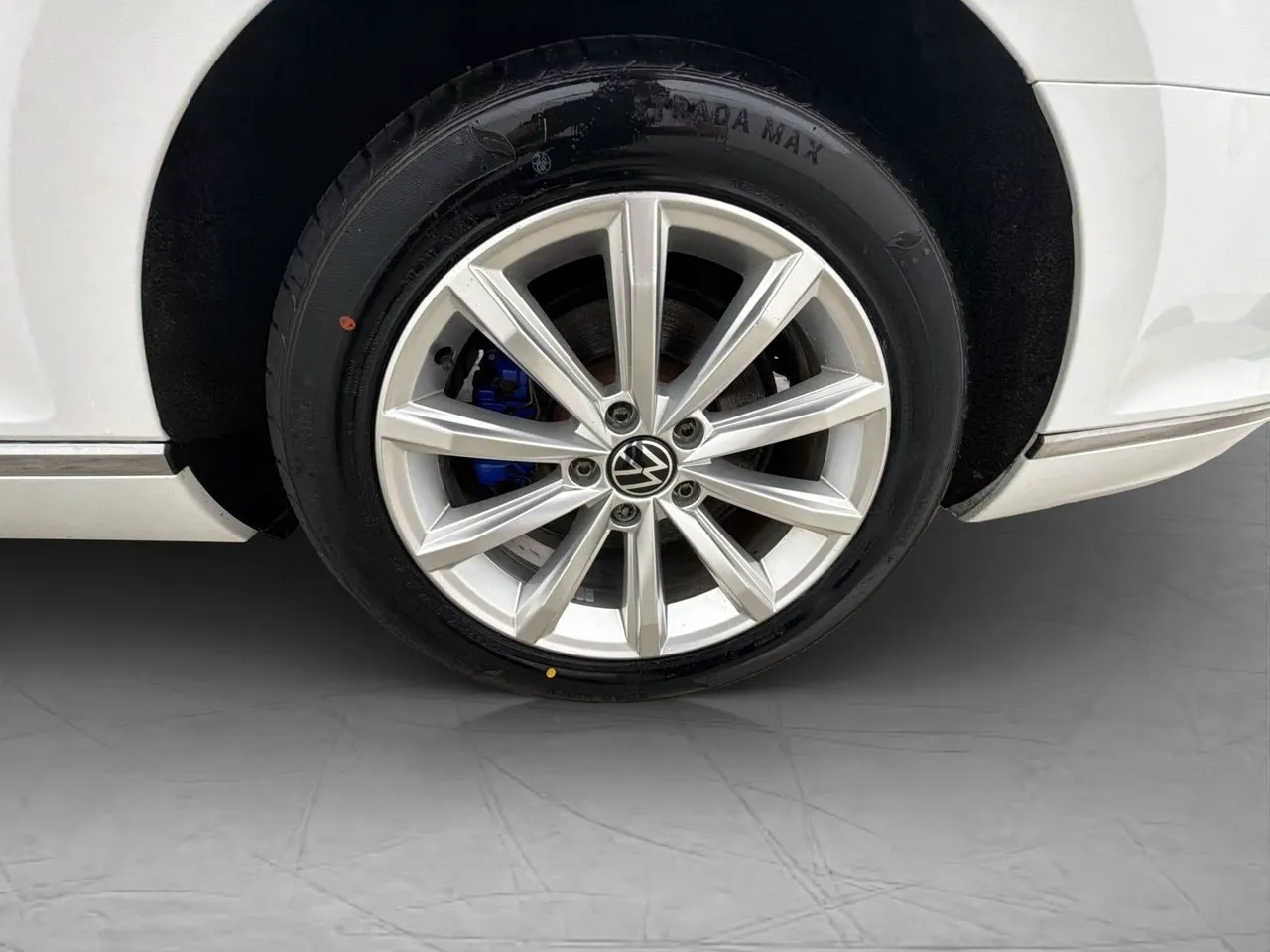 Vehicle image 32
