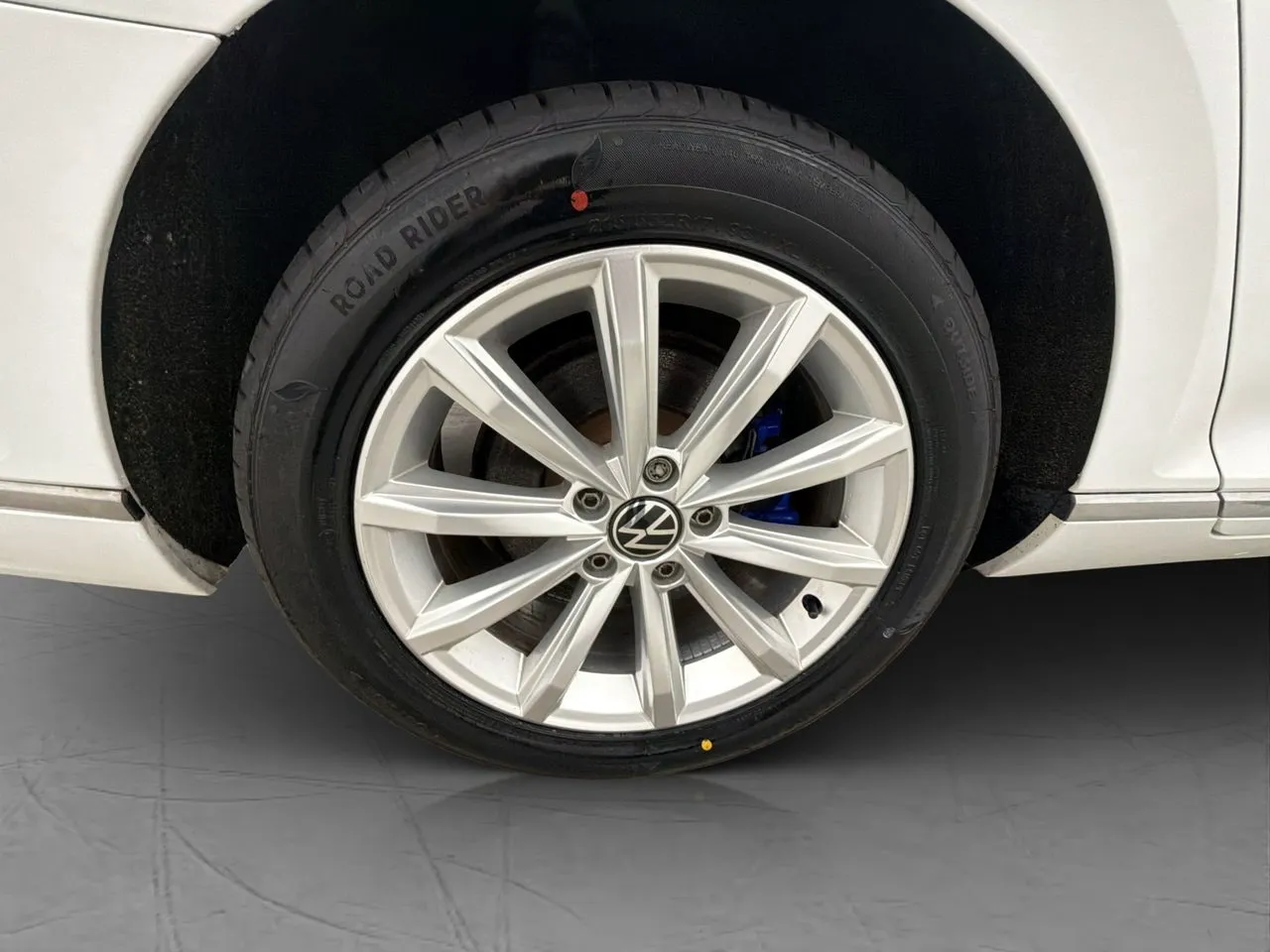 Vehicle image 33