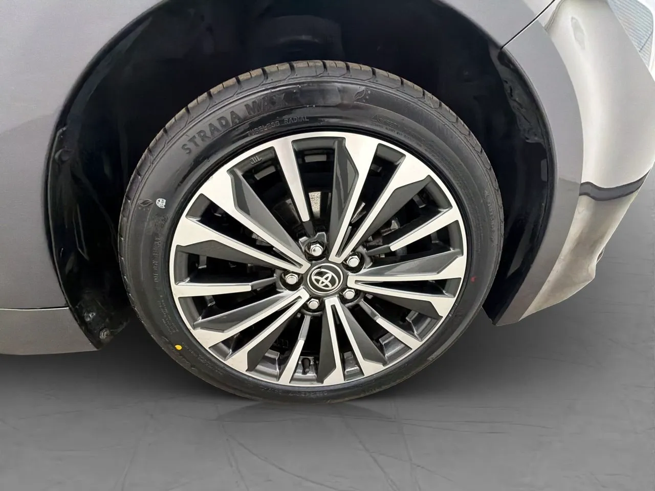 Vehicle image 32