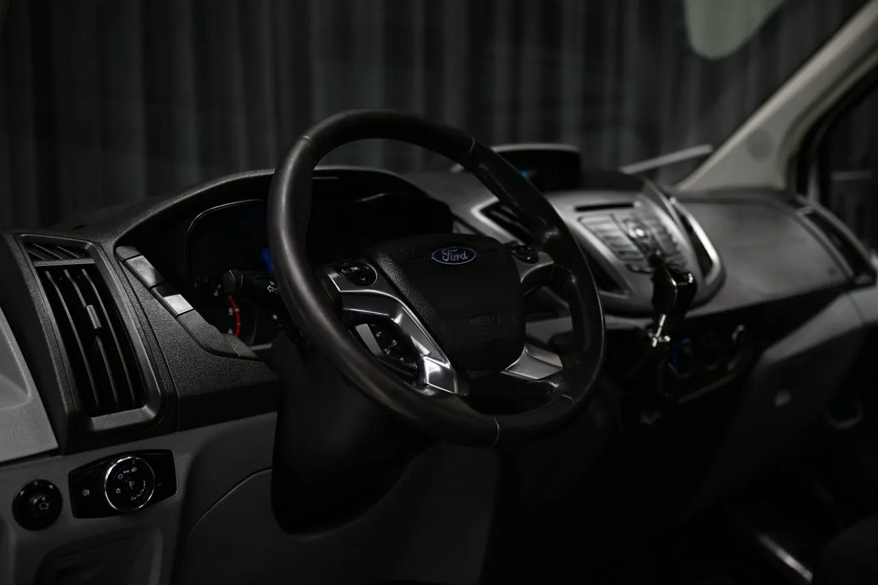 Vehicle image 15