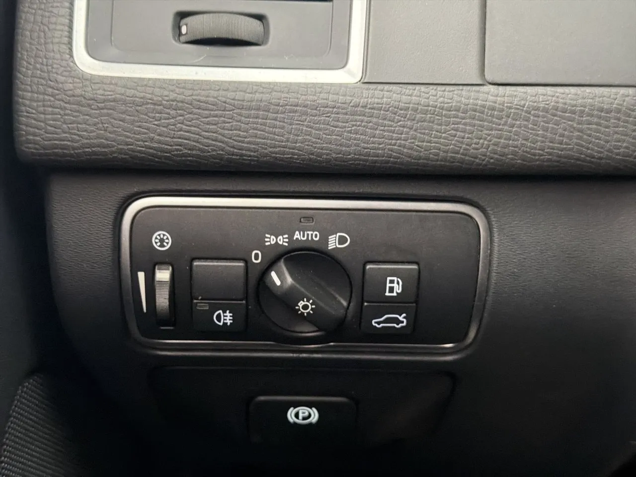 Vehicle image 27