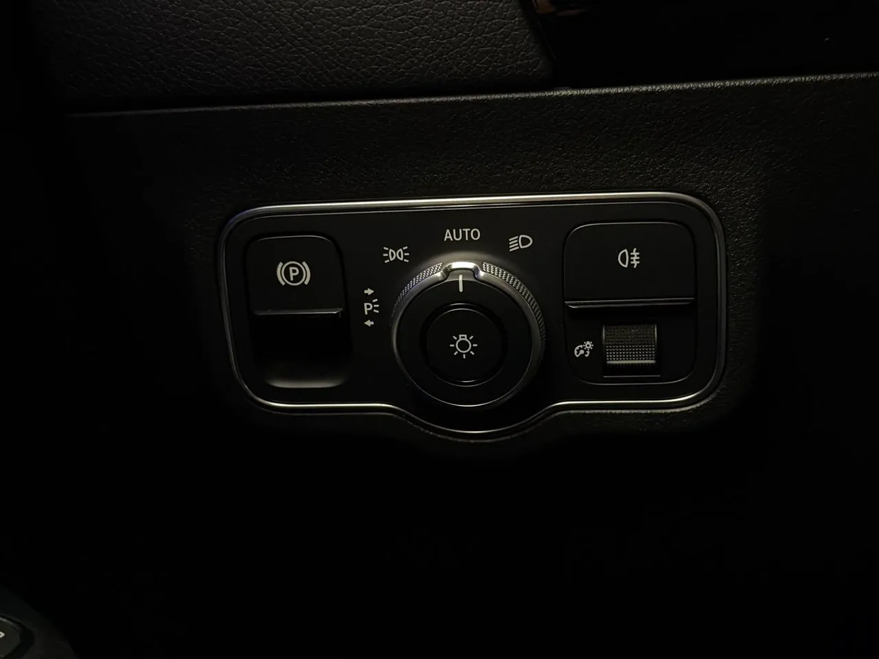 Vehicle image 34