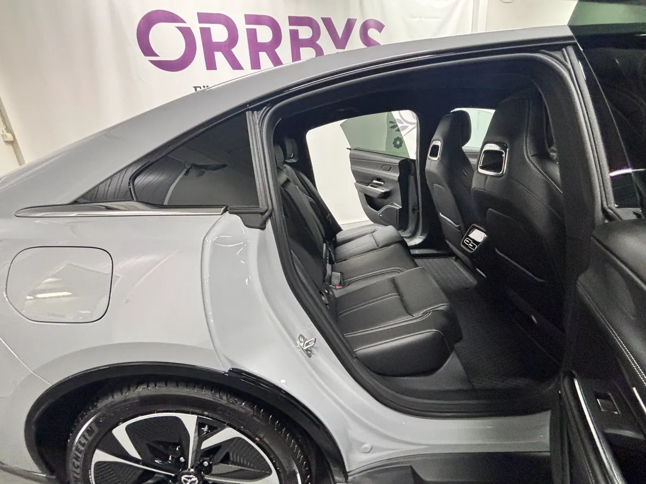 Vehicle image 11