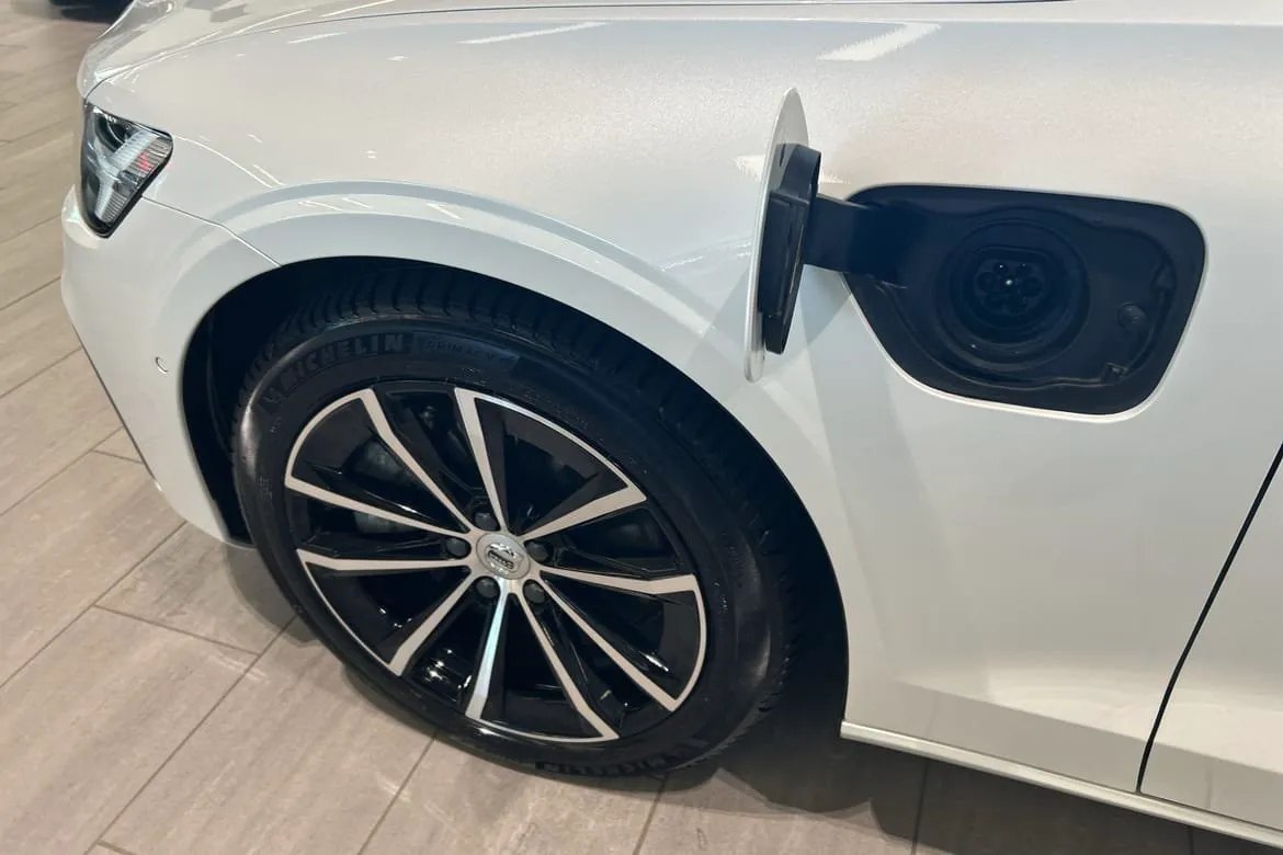 Vehicle image 20