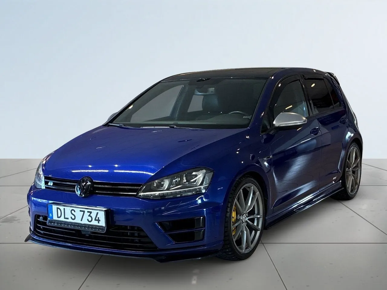 Vehicle image 15