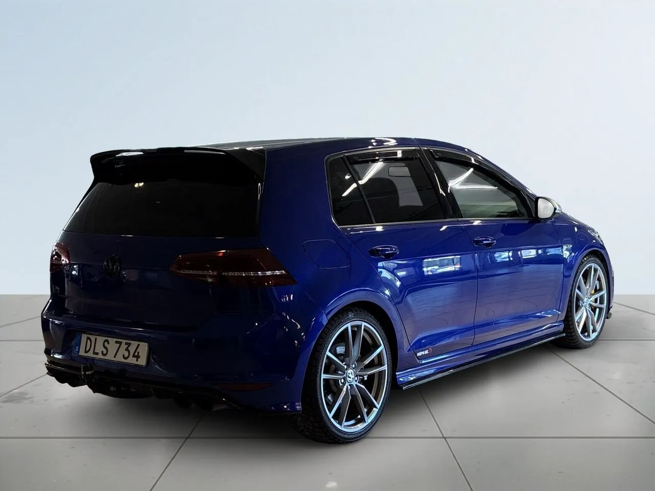 Vehicle image 5