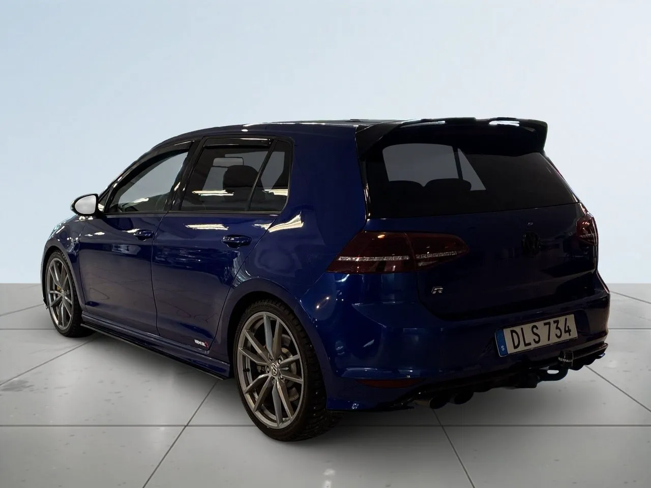 Vehicle image 4