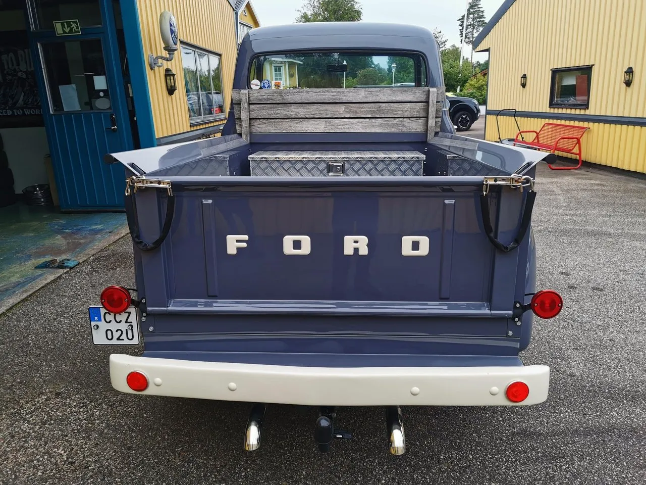 Vehicle image 9