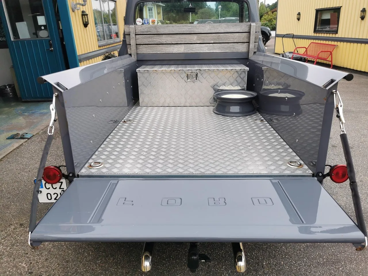 Vehicle image 14