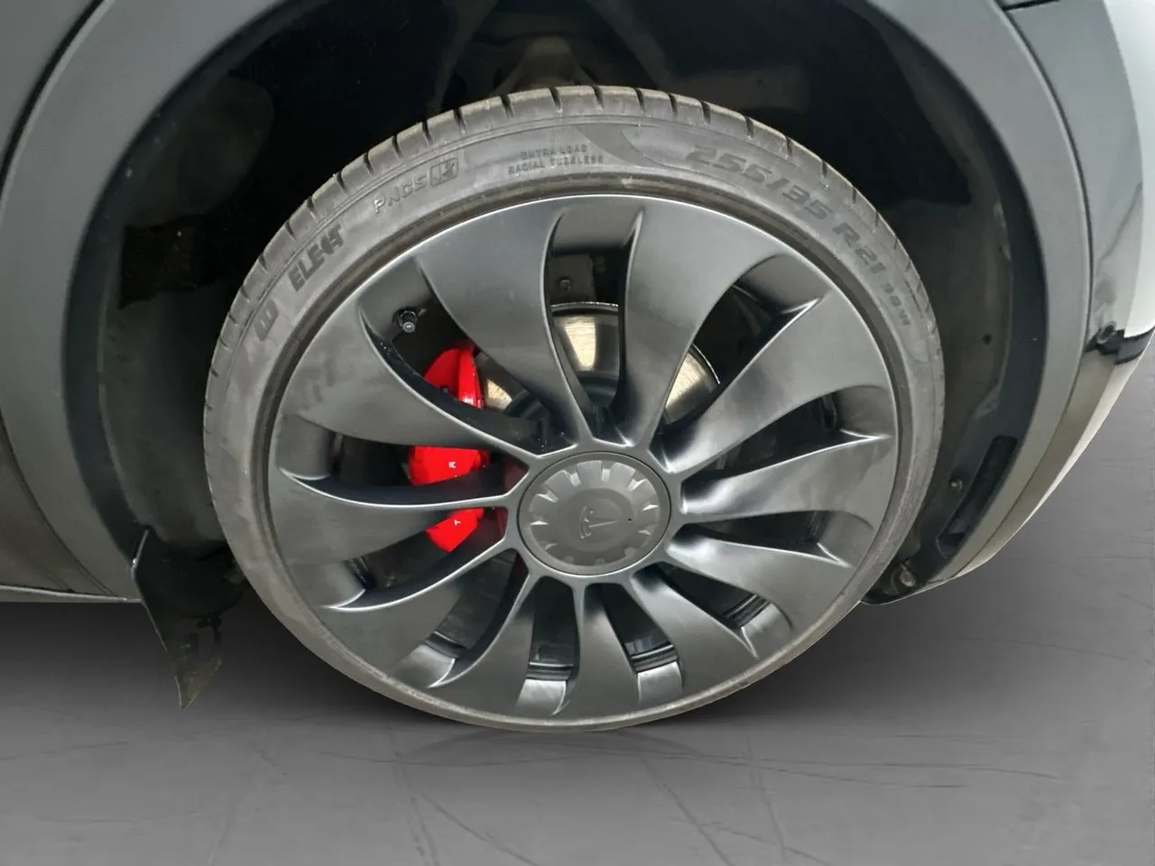 Vehicle image 32