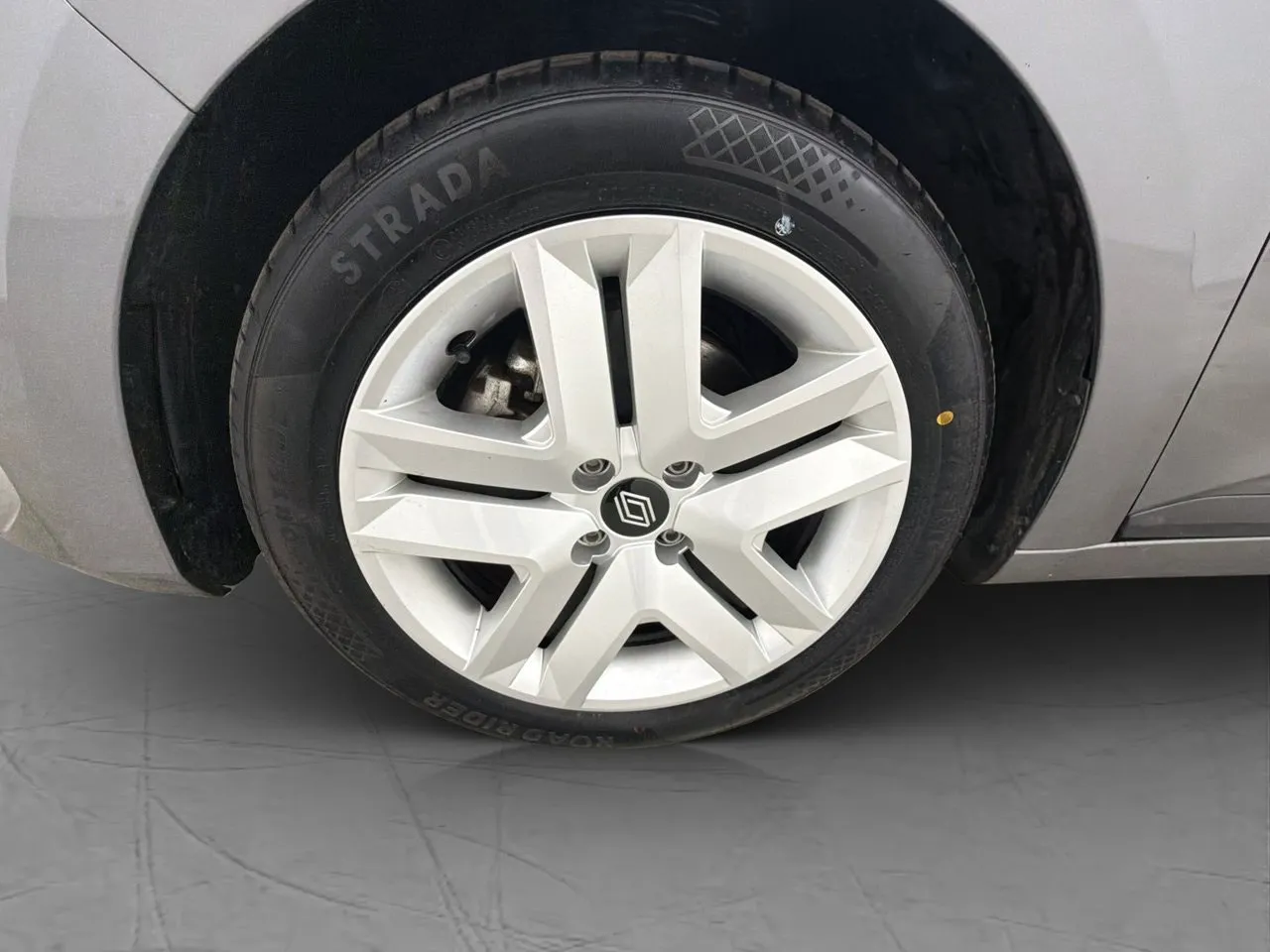 Vehicle image 26