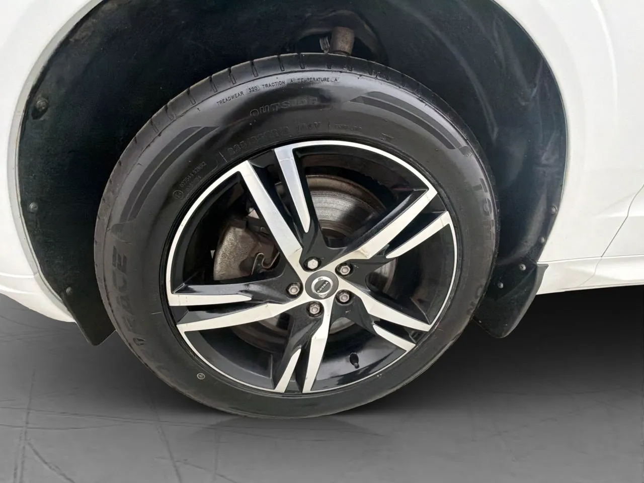 Vehicle image 32