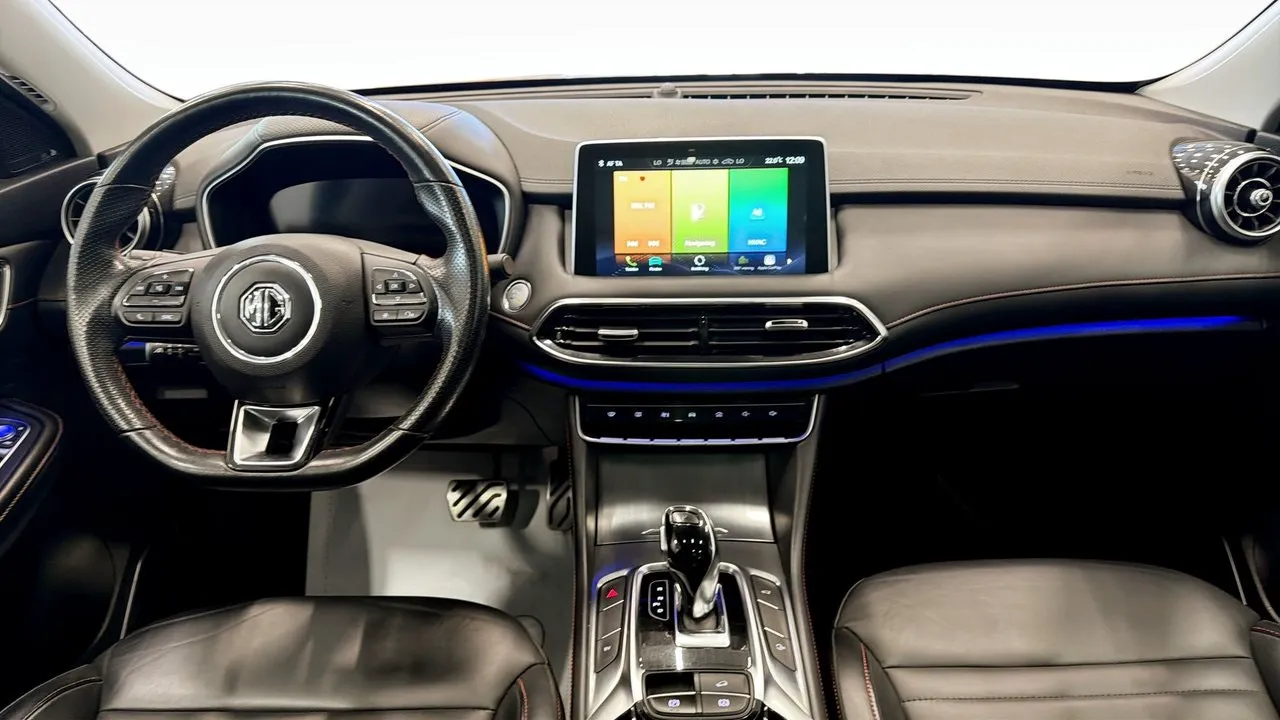 Vehicle image 3