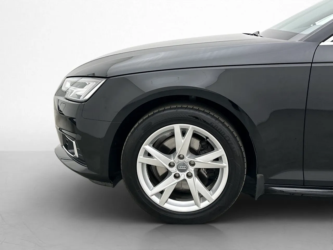 Vehicle image 25