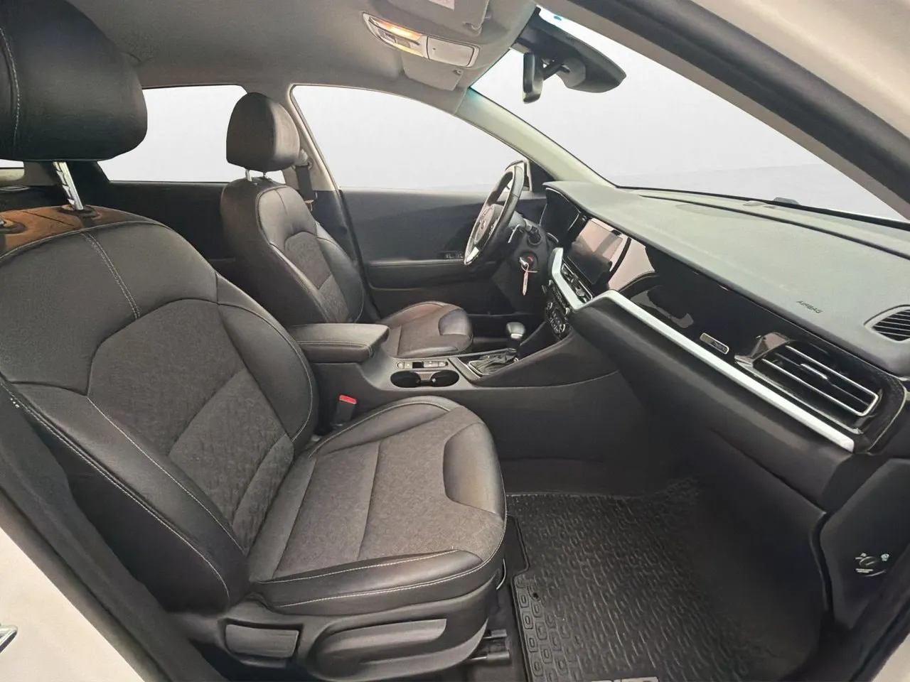 Vehicle image 25