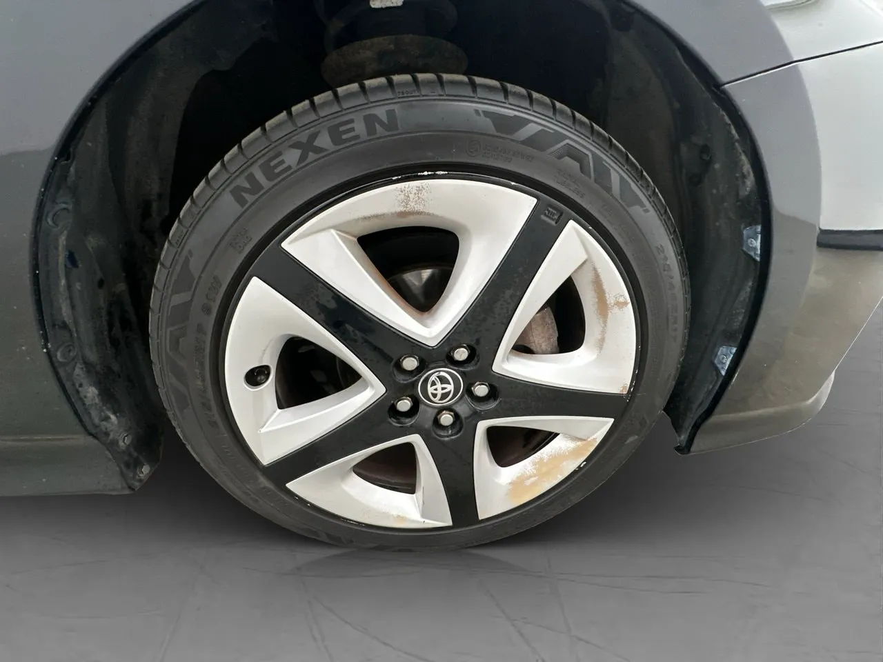 Vehicle image 32