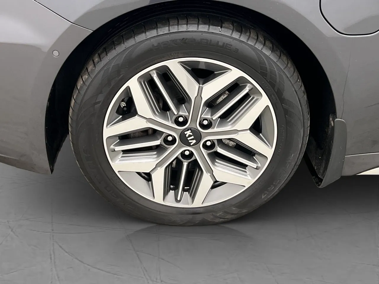 Vehicle image 32