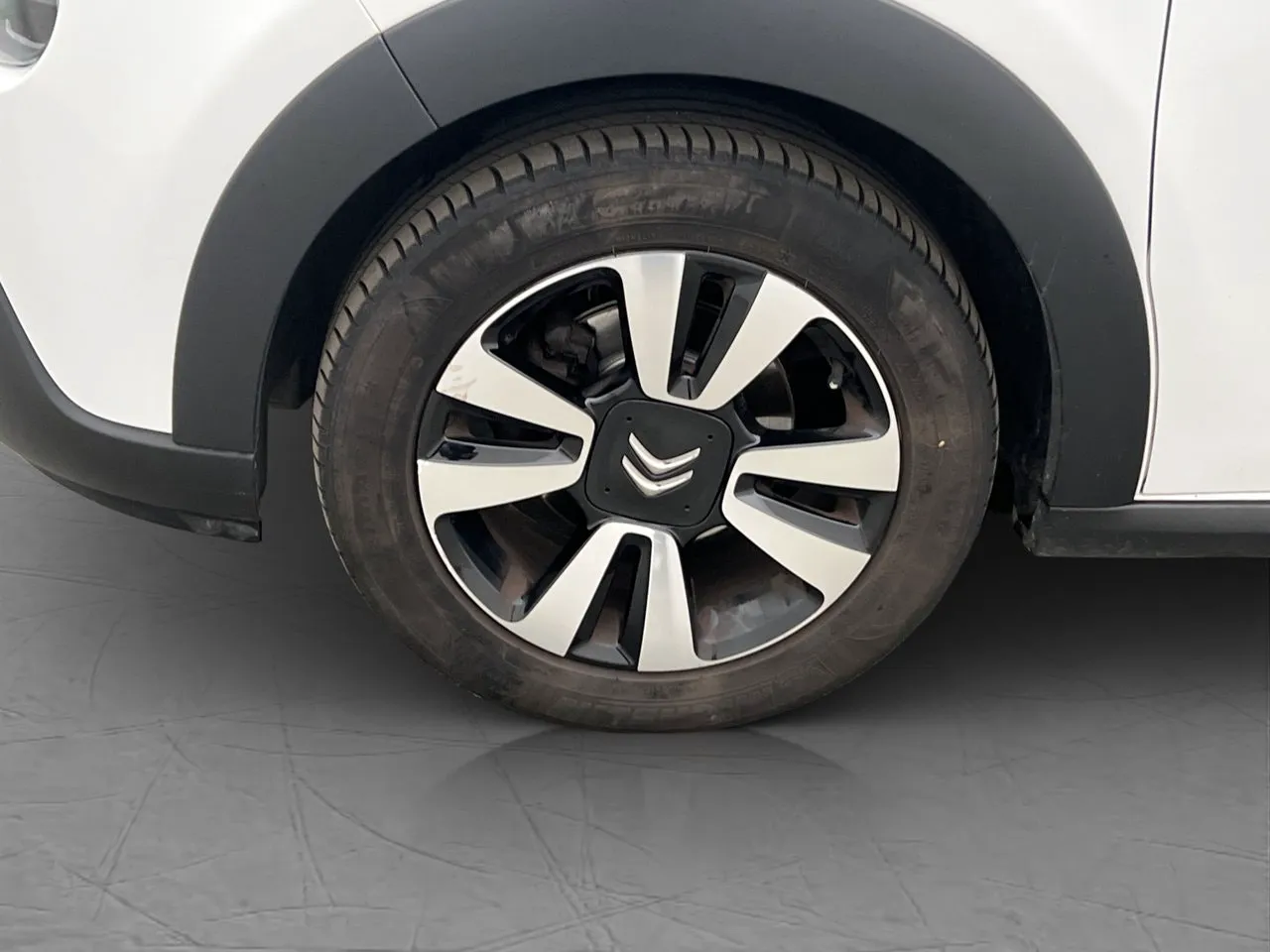 Vehicle image 23