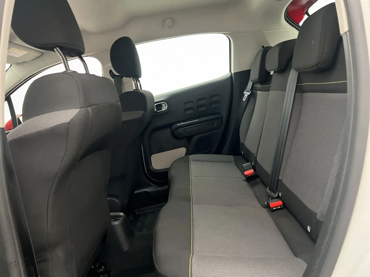Vehicle image 21