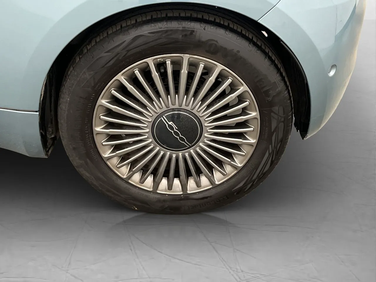 Vehicle image 32