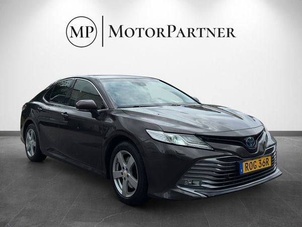 Toyota Camry Hybrid CVT Executive Kamera Skinn Moms JBL - 2020
