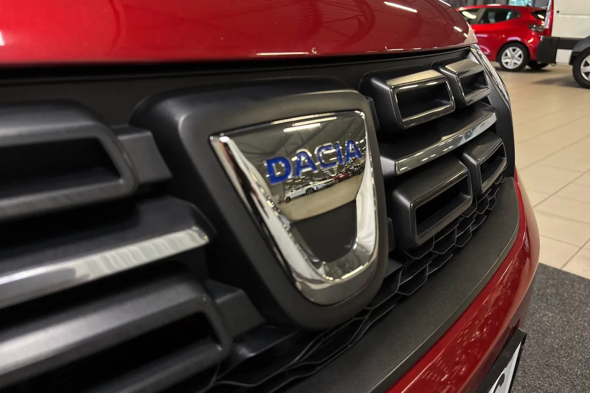 Vehicle image 15