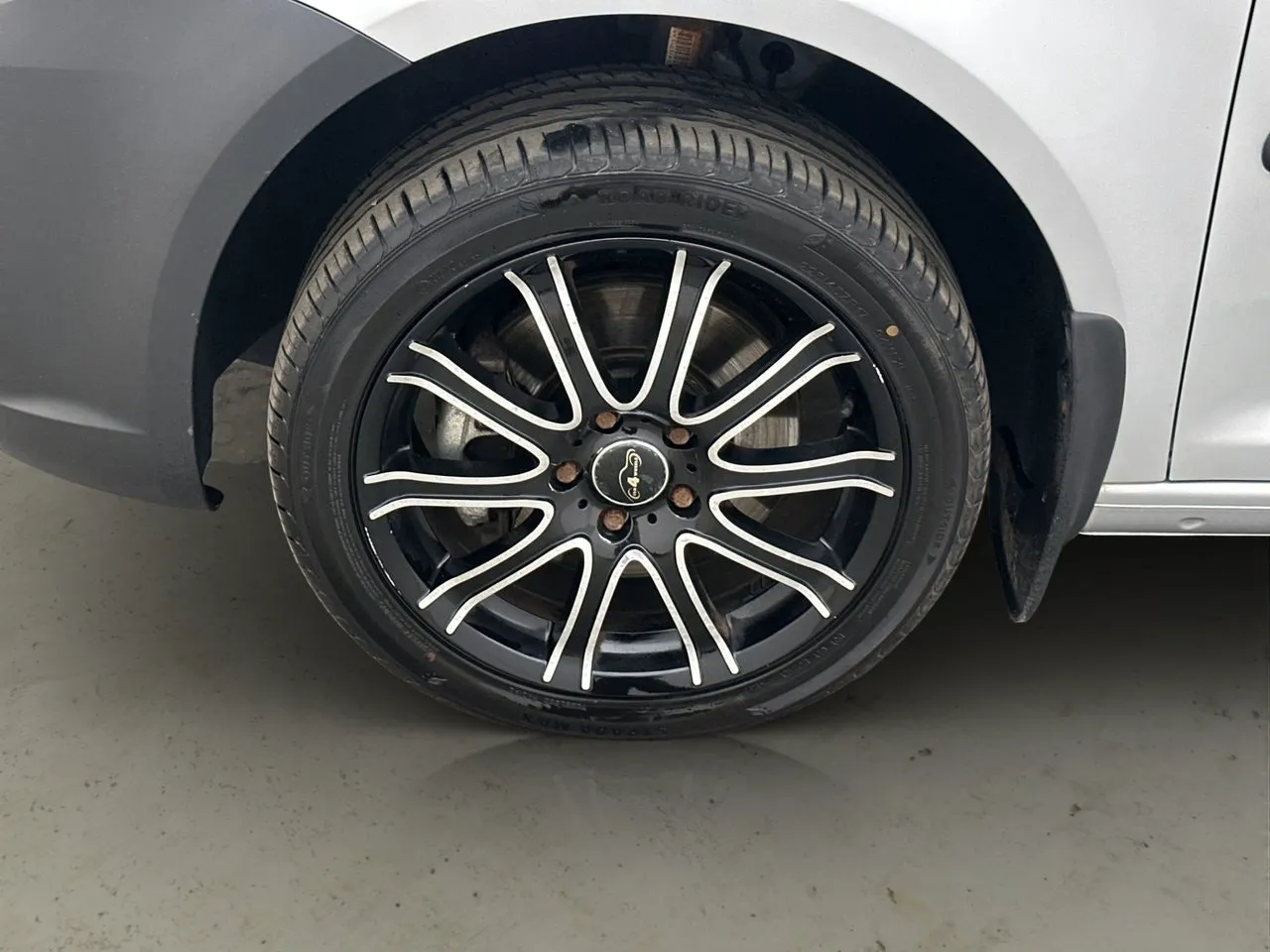 Vehicle image 28