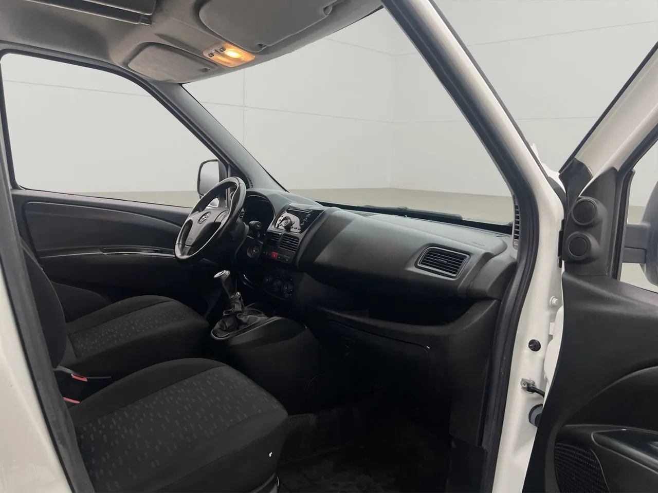 Vehicle image 21