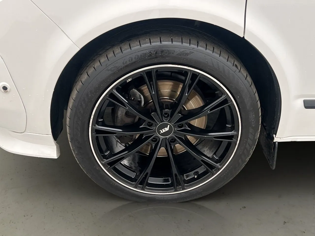 Vehicle image 35