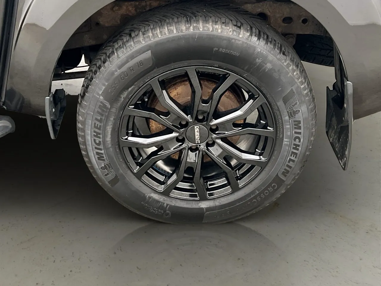 Vehicle image 30