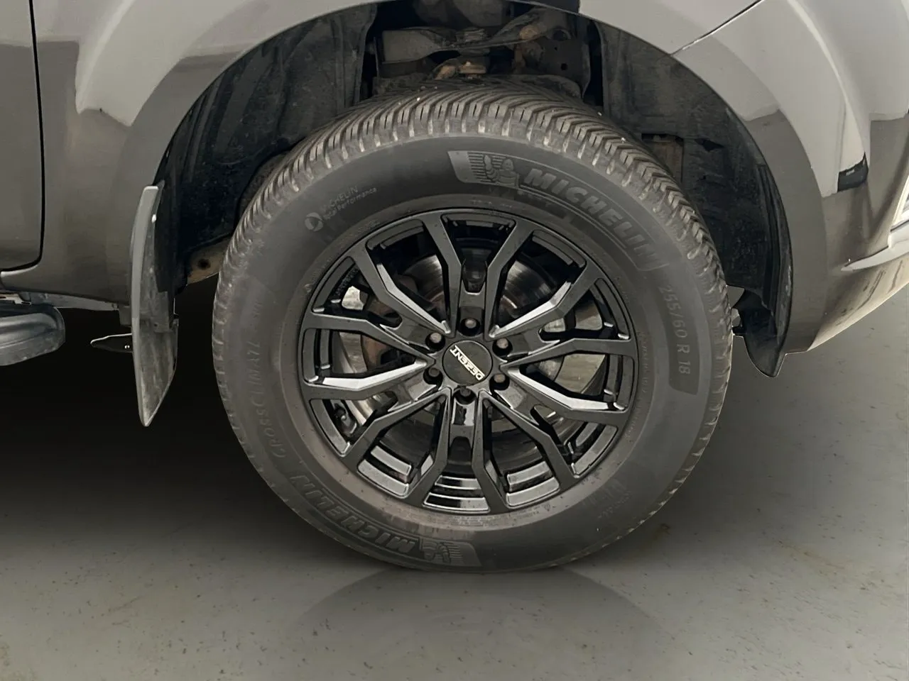 Vehicle image 32