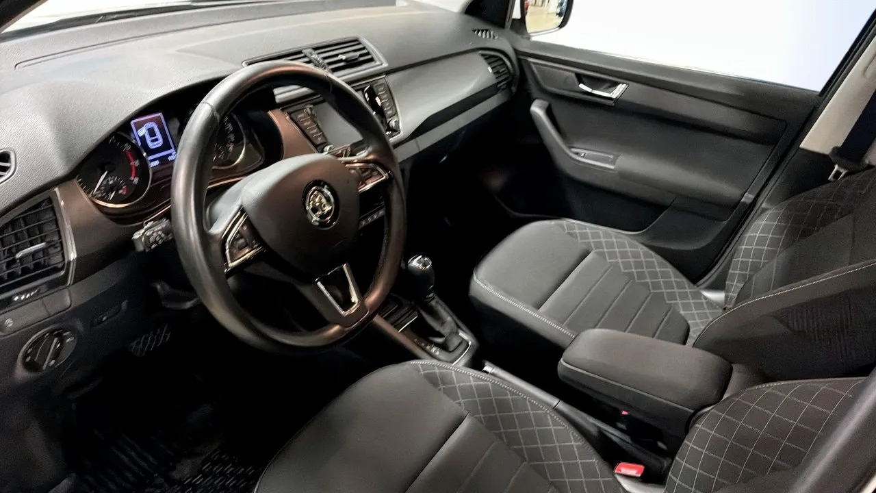 Vehicle image 6