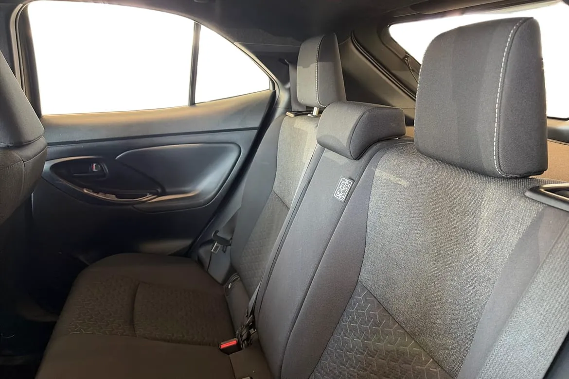Vehicle image 15