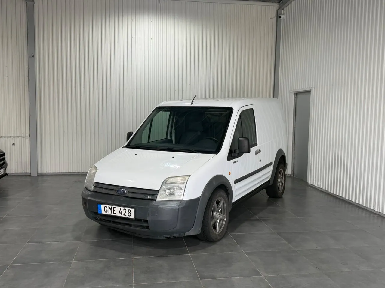 Vehicle image 4