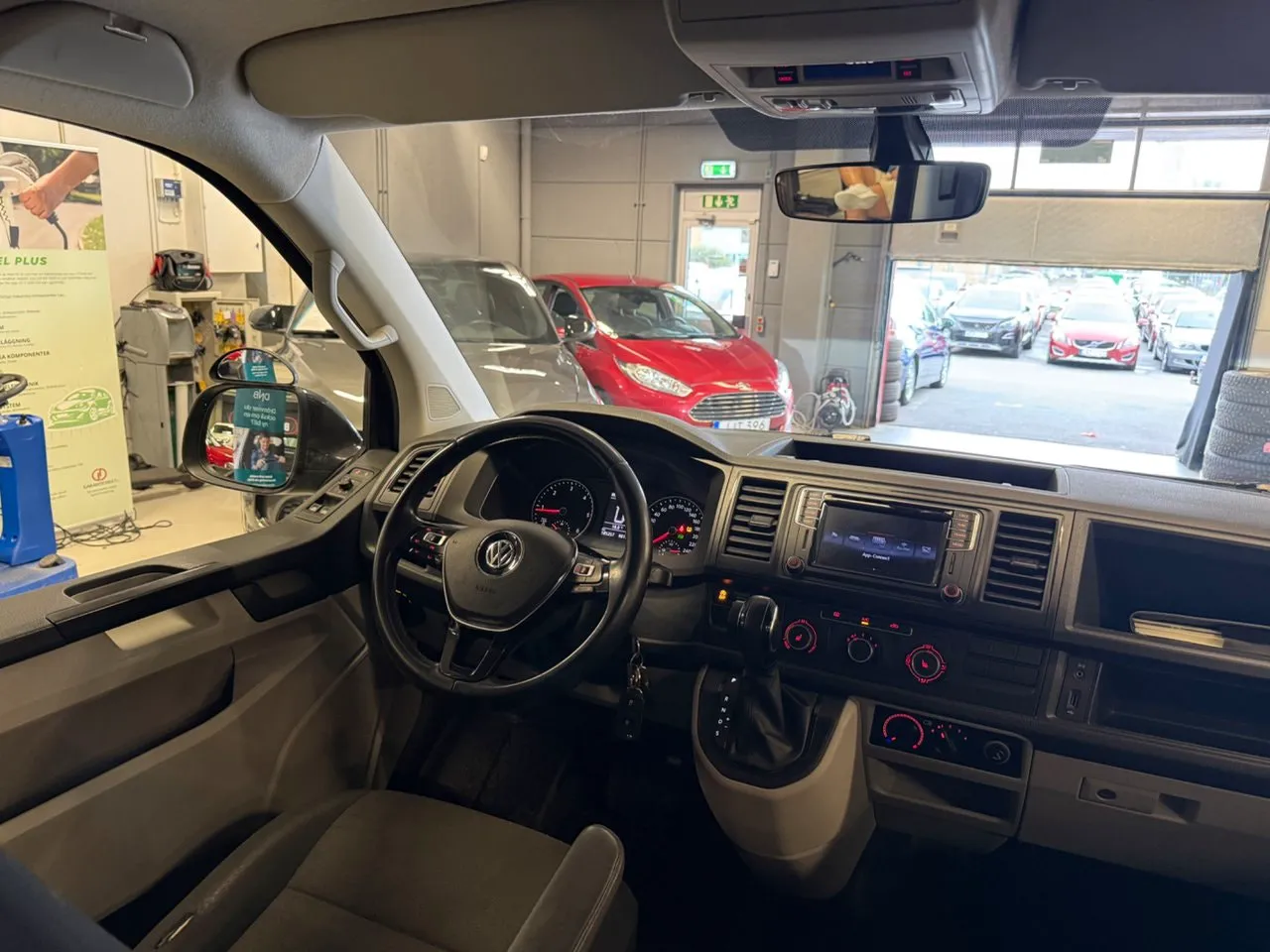 Vehicle image 14
