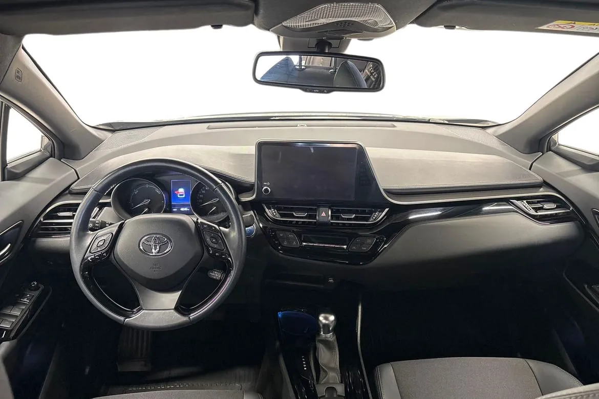 Vehicle image 9