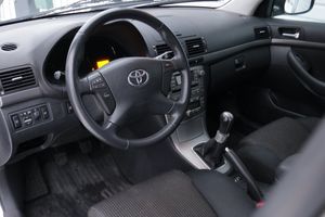 Toyota Avensis bild 7