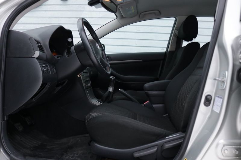 Toyota Avensis bild 6