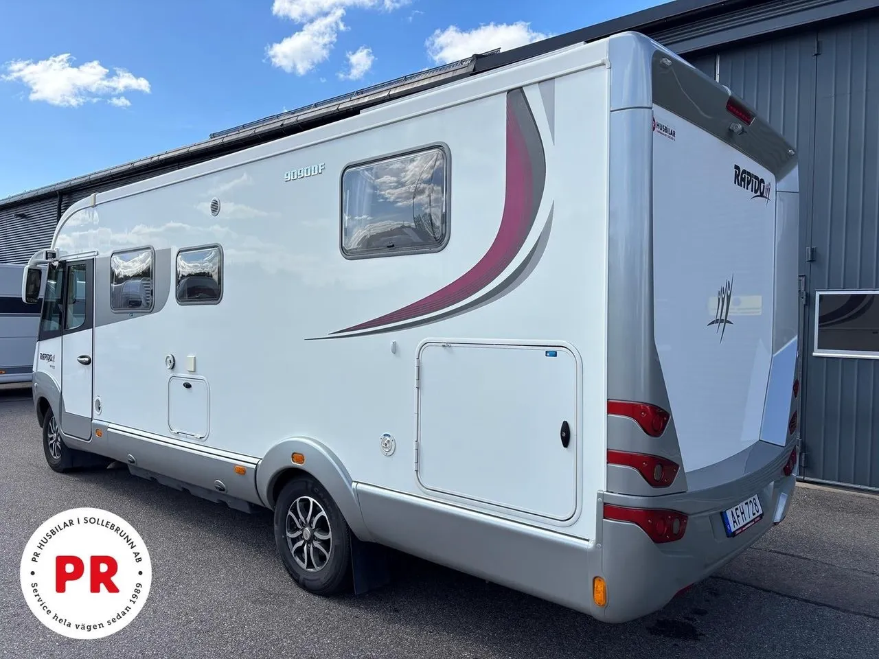 Vehicle image 13