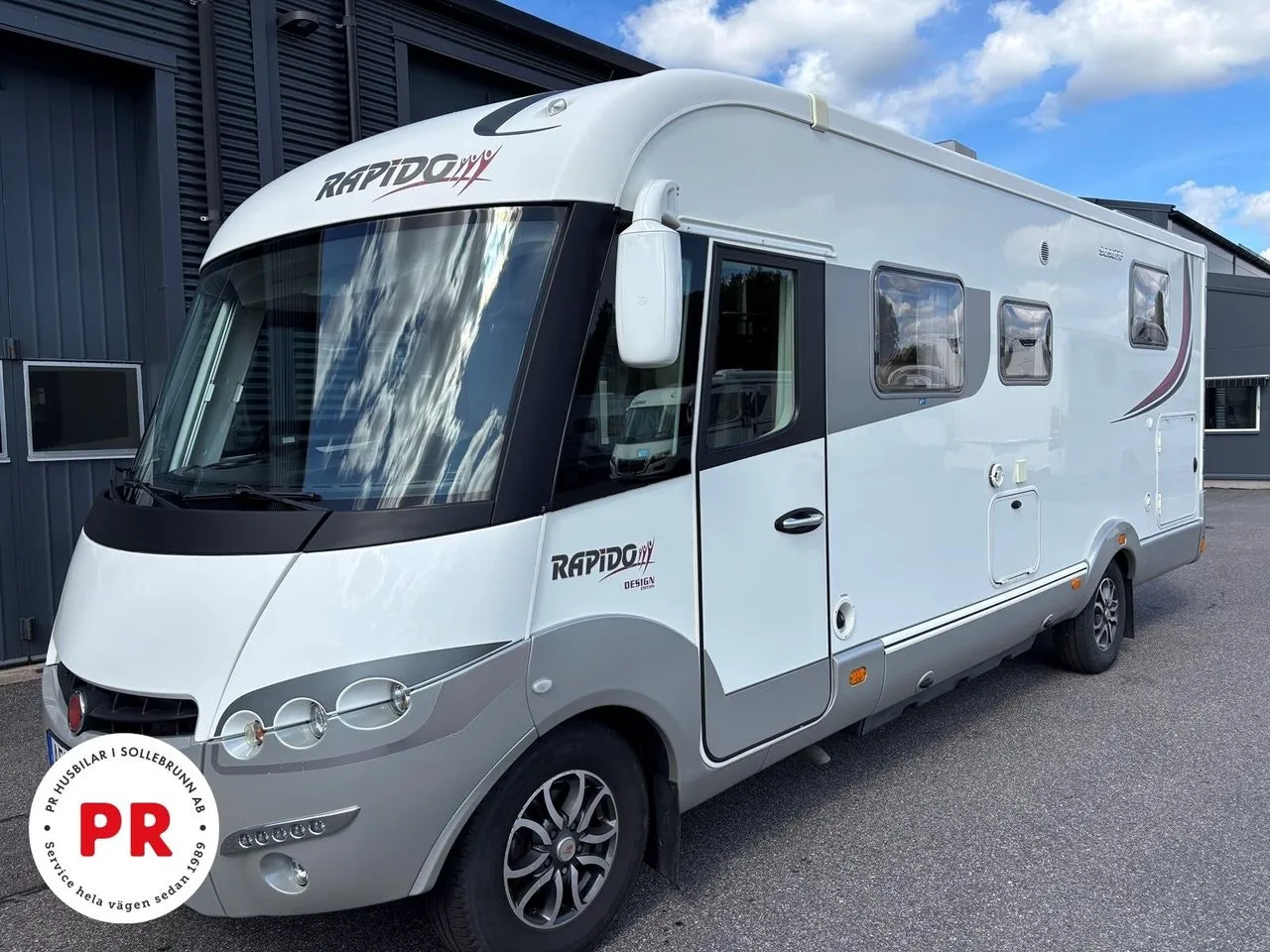 Vehicle image 14
