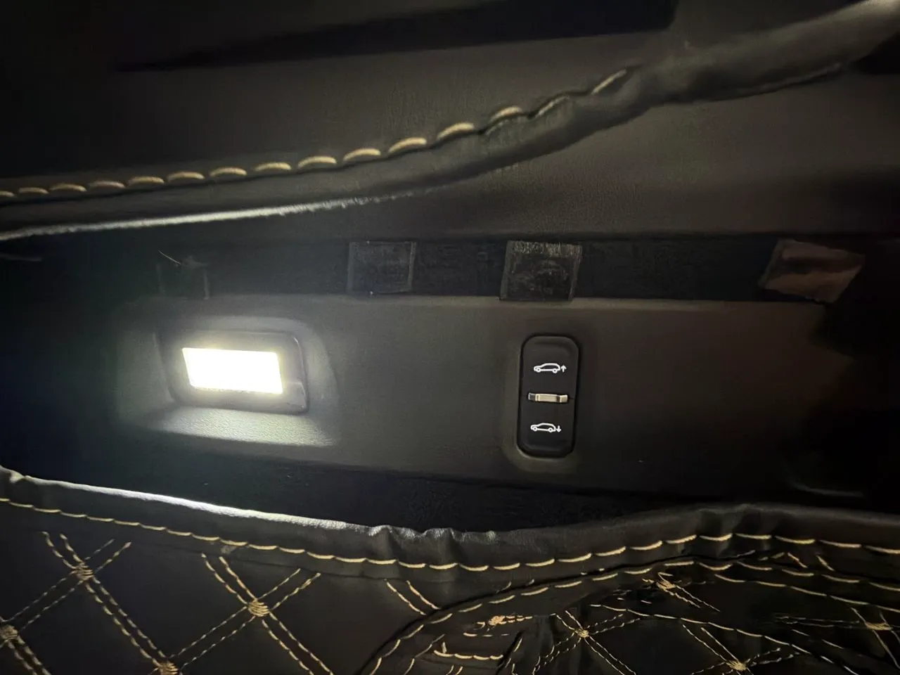 Vehicle image 32