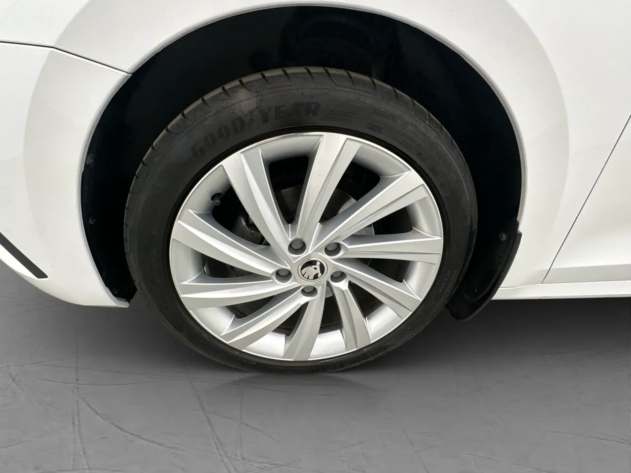 Vehicle image 33