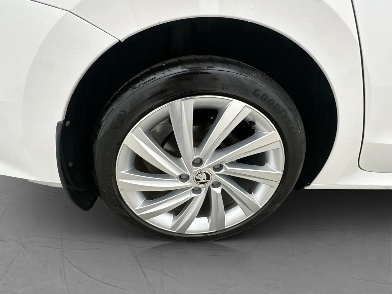 Vehicle image 35