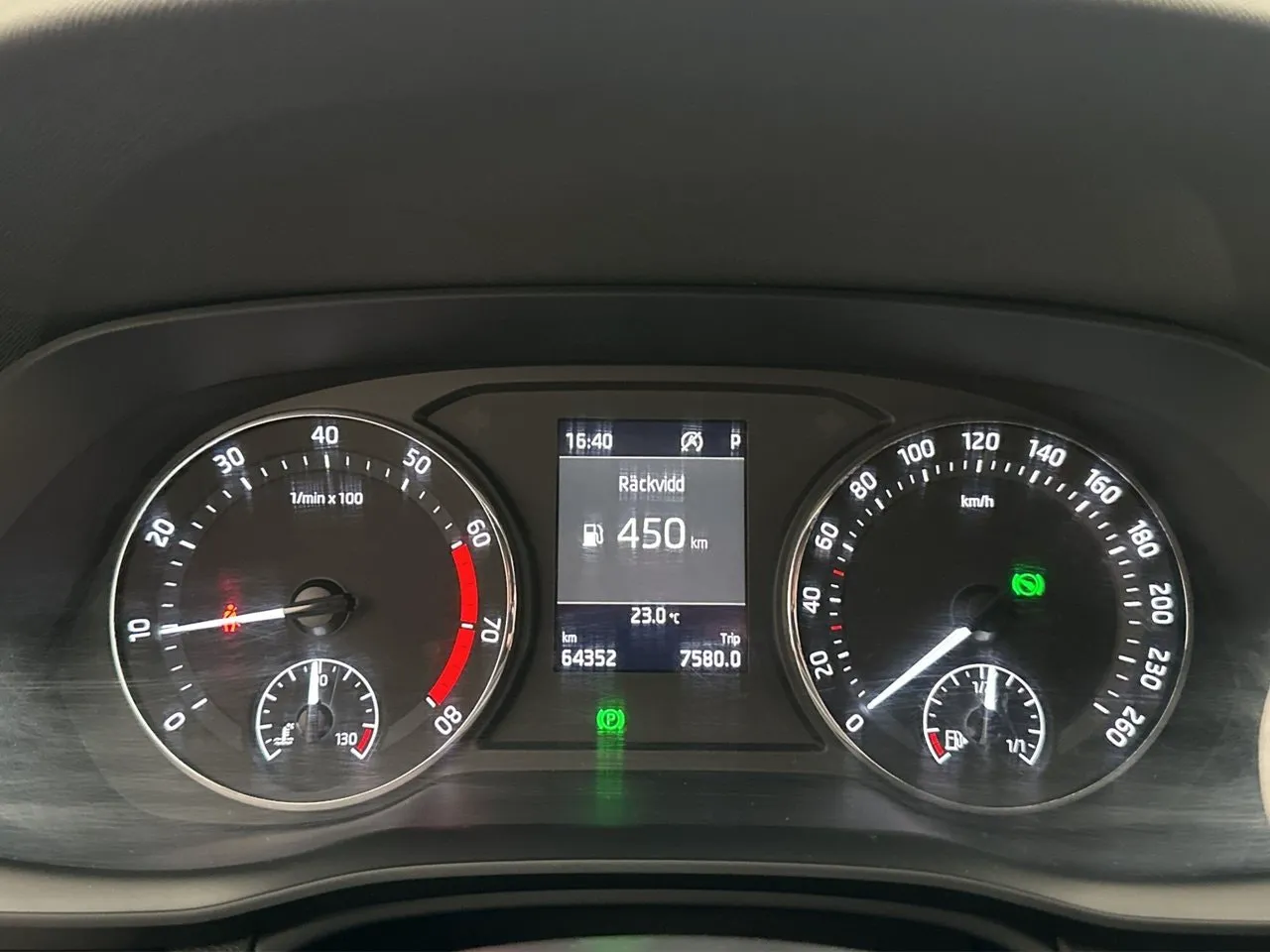 Vehicle image 16