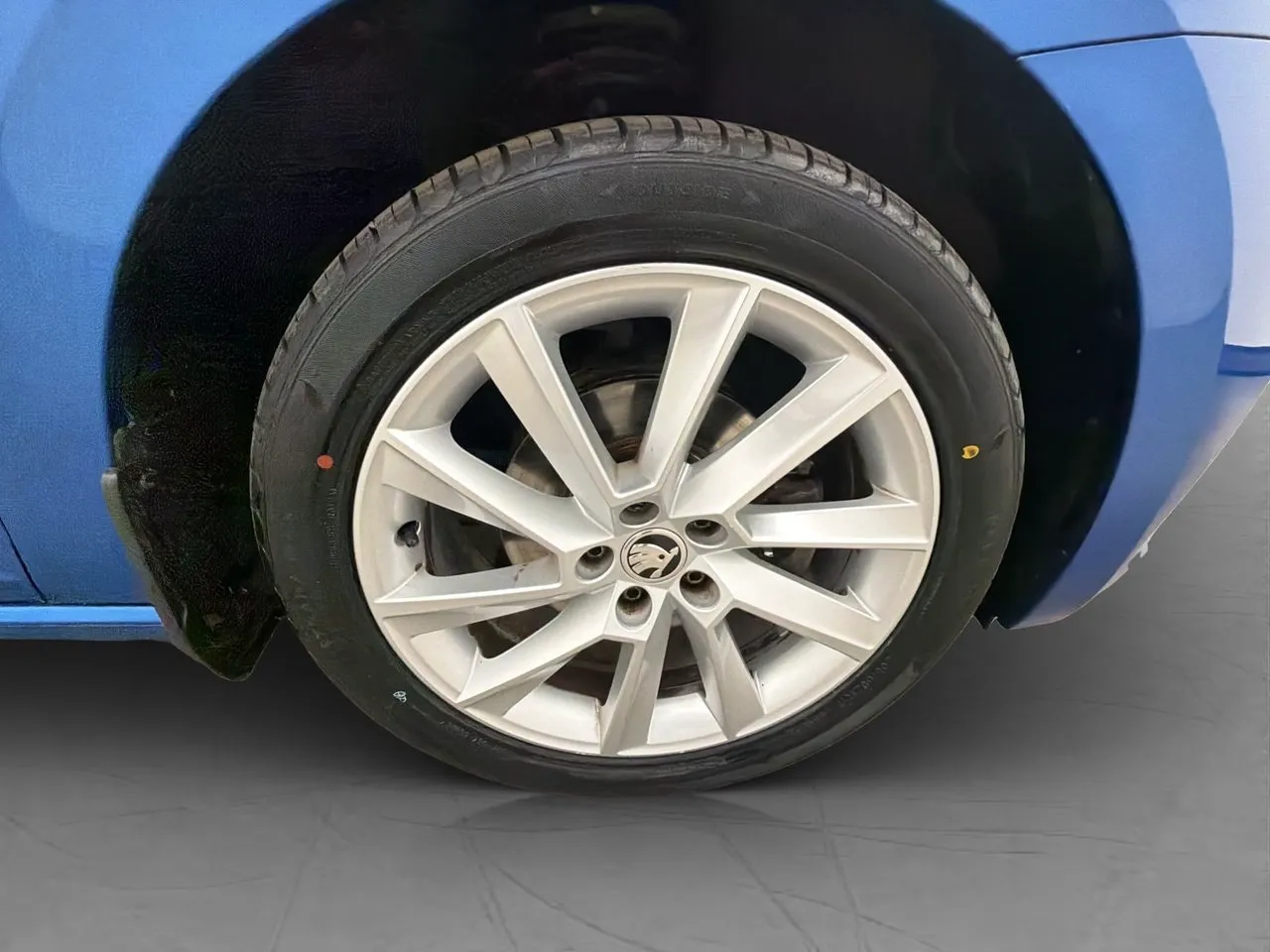 Vehicle image 33