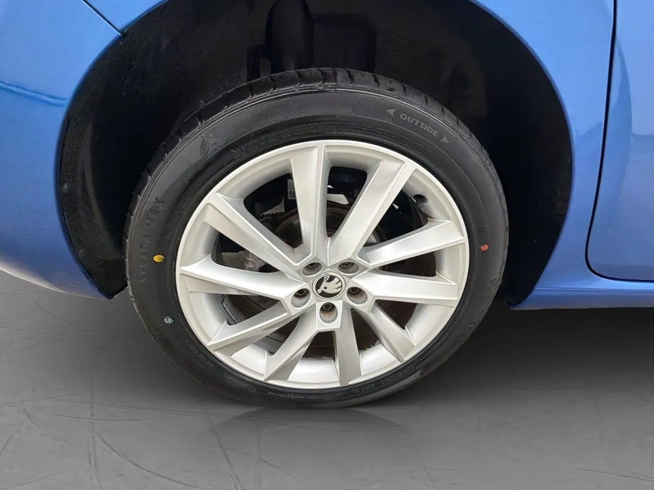Vehicle image 32