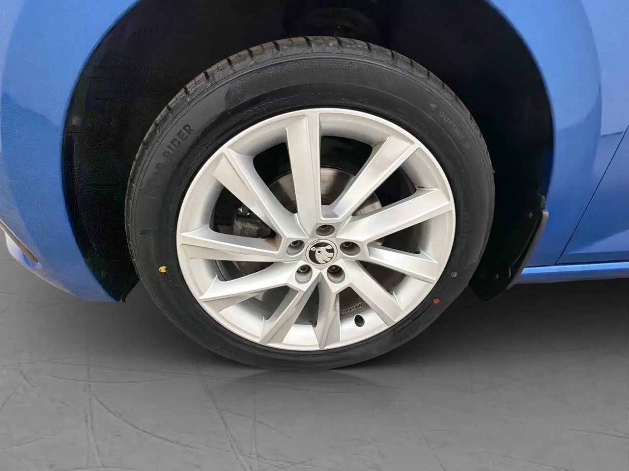 Vehicle image 30