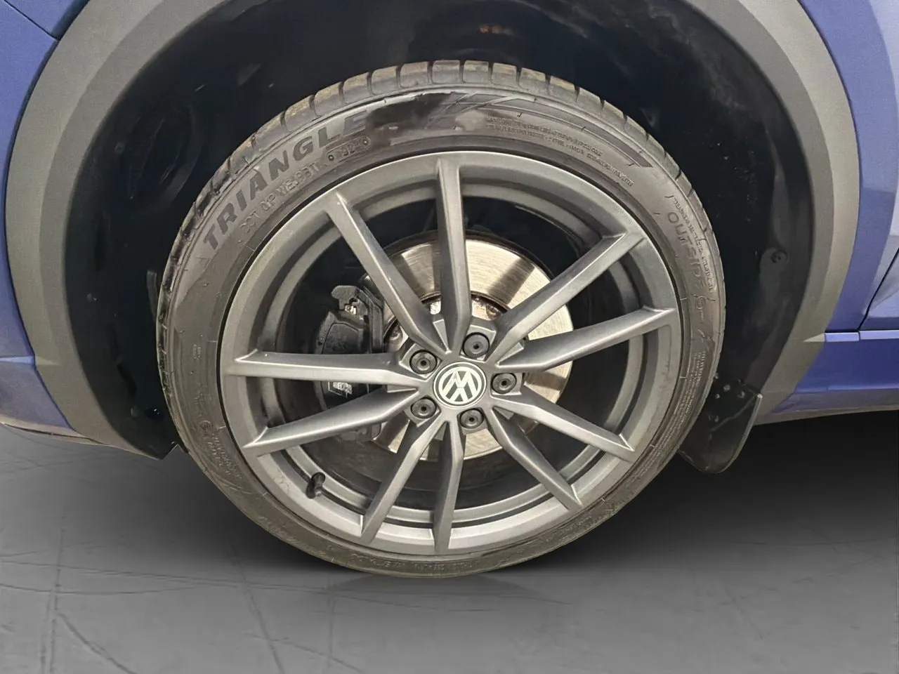 Vehicle image 32