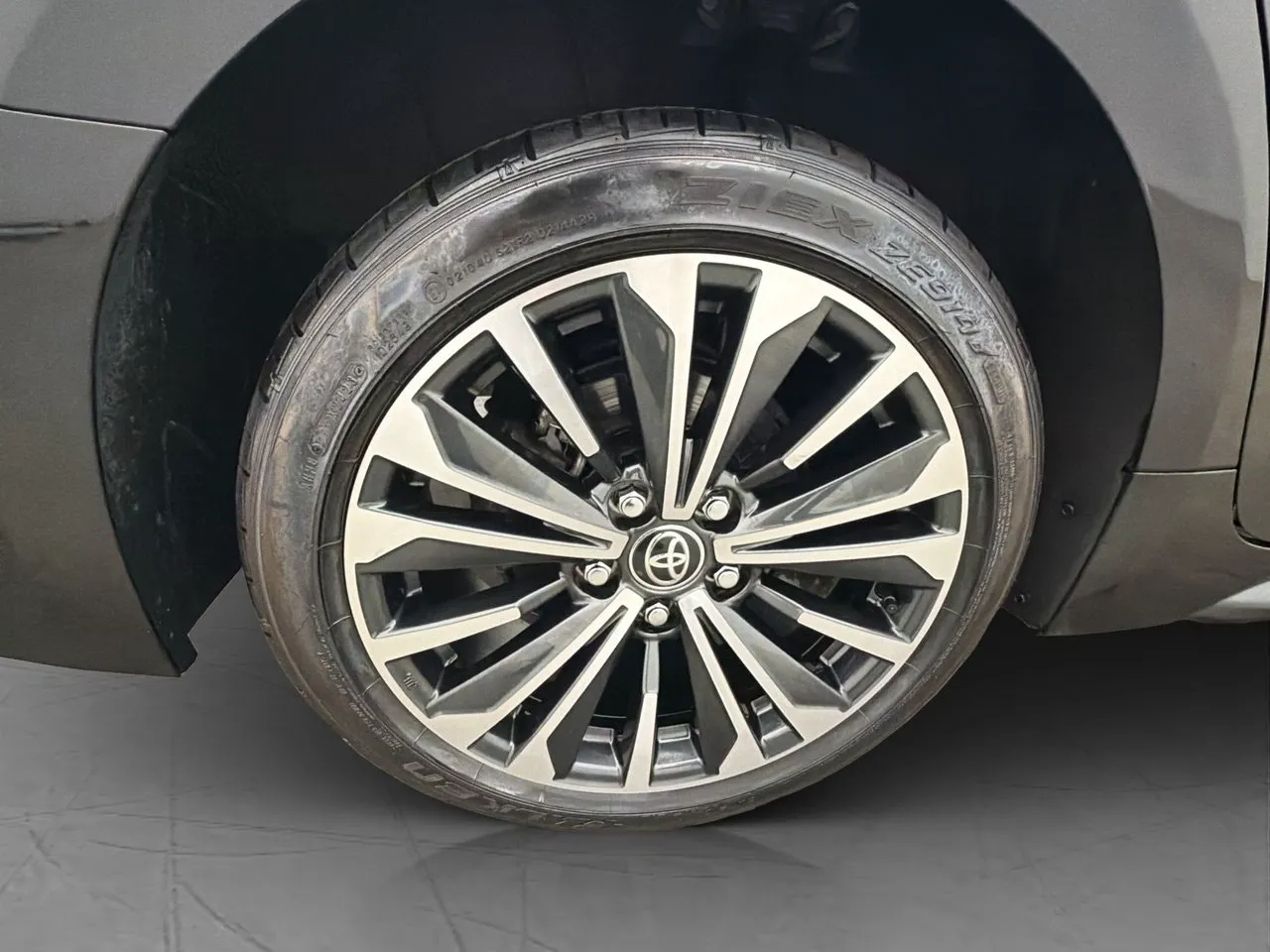 Vehicle image 32