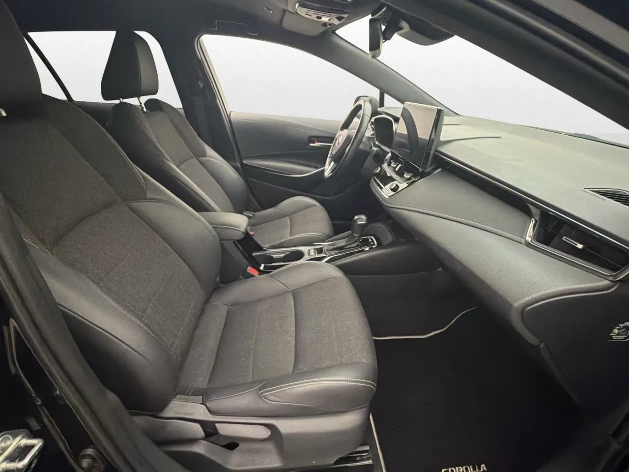 Vehicle image 25